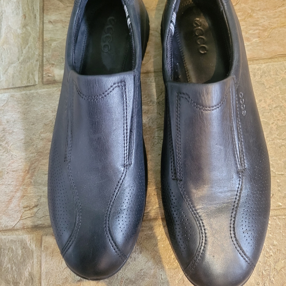 Like new leather ecco size 11 womans shoes